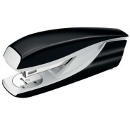 Petrus 635 Grapadora Metalica de Sobremesa - Grapa hasta 30 Hojas - Extraegrapas Integrado - Grapado Cerrado, Abierto y Clavado - Color Negro Metalizado